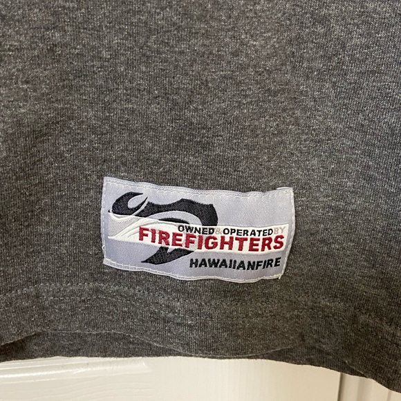 High End Hawaiian Fire Firefighter Men’s Gray S T-Shirt MINT HI - Picture 3 of 6